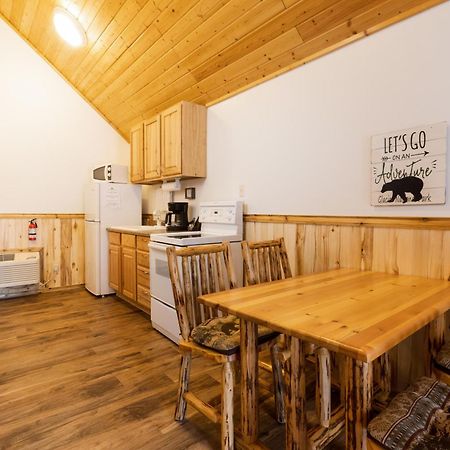 Beargrass Lodging & Rv Resort Hungry Horse 외부 사진